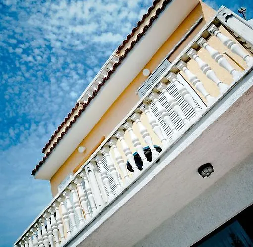 Mira ゲストハウス 3*